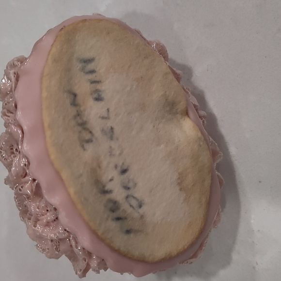 Antique Porcelain Figurine in pink lace dress 🩷 - Picture 5 of 5